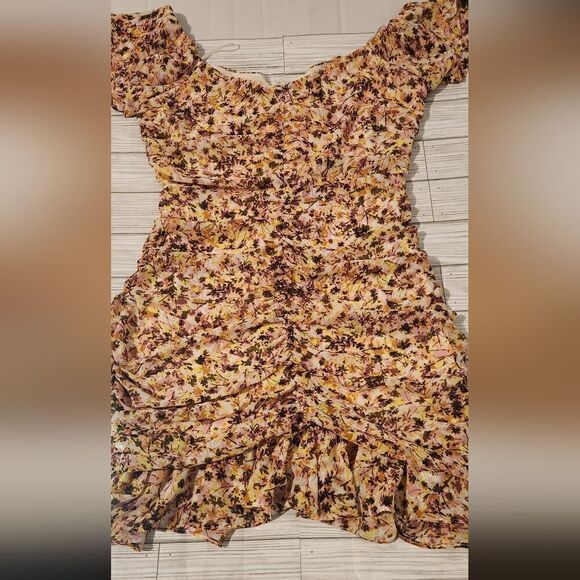 ASTR The Label Shirred Flutter Floral Yellow Chiffon Mini Dress Size Medium - Picture 5 of 13